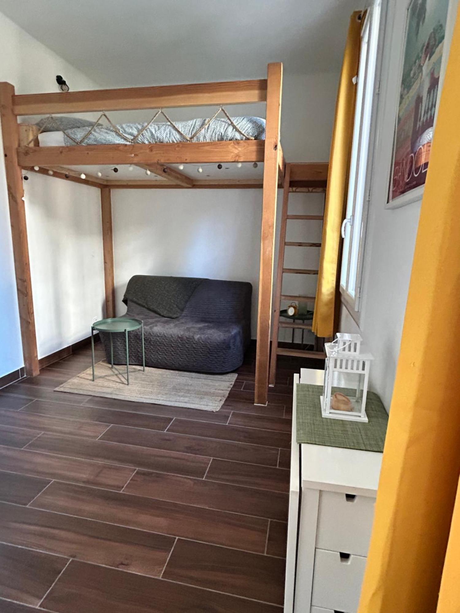 Agreable Studio Renove Avec Place De Parking Бандол Екстериор снимка